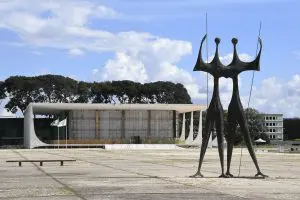 Como funcionam os tribunais no Brasil?