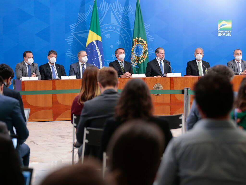 Os presidentes da República, Jair Bolsonaro e do Supremo Tribunal Federal, ministro Dias Toffoli, fazem declaração à imprensa no Planalto. (Agência Brasil)