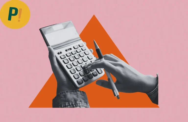 Imagem de uma mão segurando calculadora e caneta
