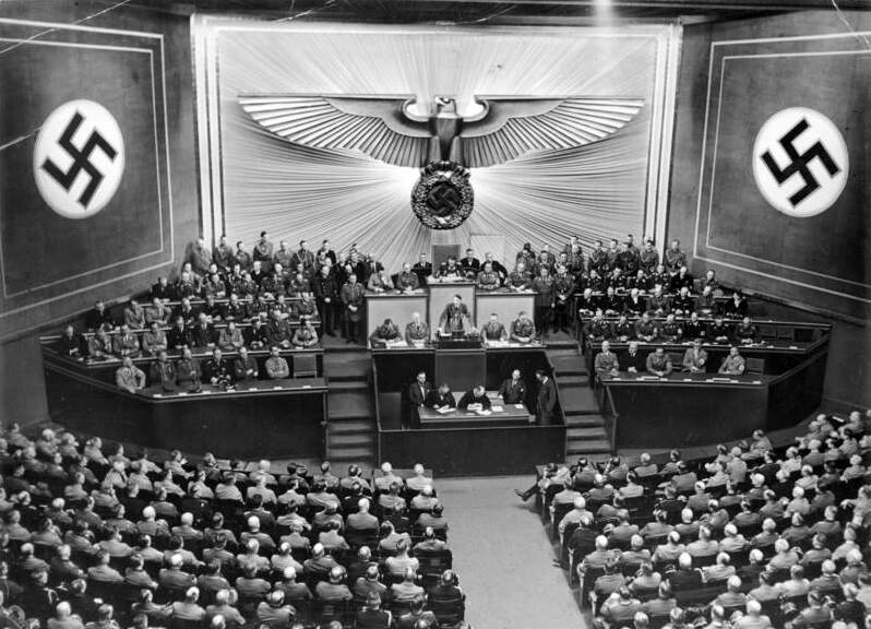 Discurso de Hitler durante sessão histórica do Reichstag (parlamento) em 1941 (Foto: Schwan | WikiMedia)