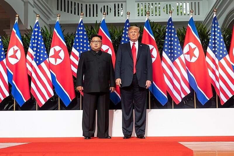 Os presidentes Trump e Kim se reuniram no mês de junho de 2018, em Singapura (Foto: Dan Scavino Jr. | Wikimedia)