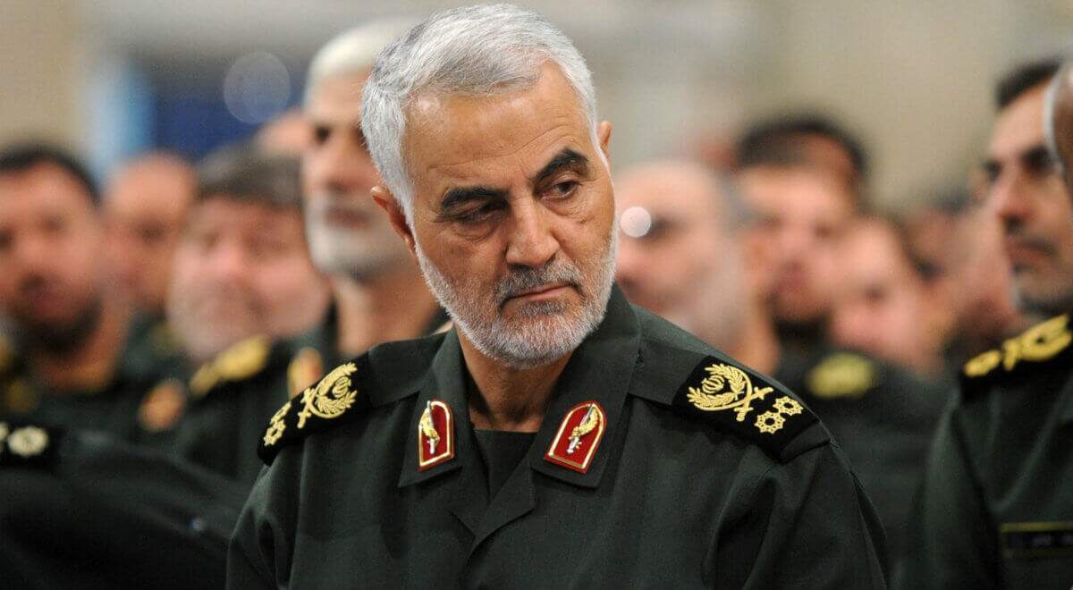 Foto do general Qasem Soleimani em referência as tensas relações entre Estados Unidos e Irã. 