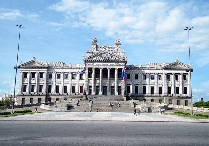 Palácio Legislativo do Uruguai. Conteúdo sobre o sistema eleitoral no Uruguai.