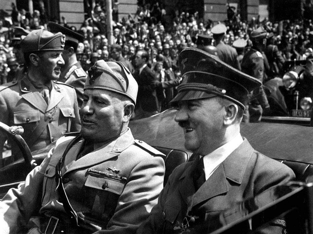 Hitler e Mussolini, em 1940. Foto: Eva Braun.