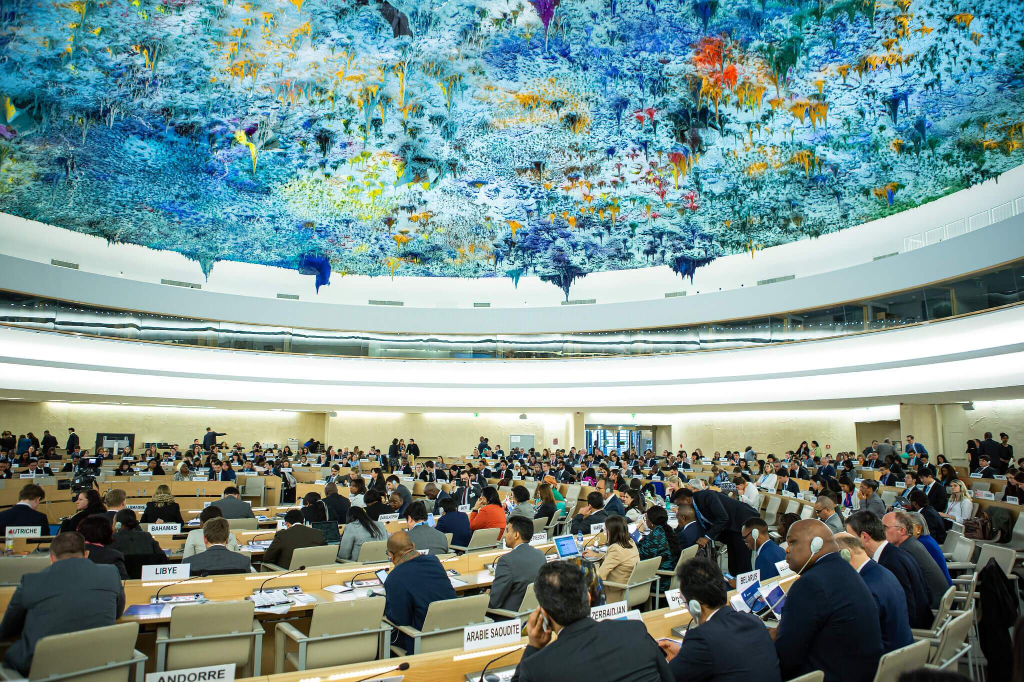 Na imagem, salão da assembleia da ONU. Conteúdo sobre UNCTAD.