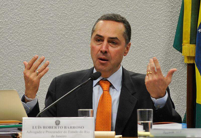Luis Roberto Barroso, ministro do STF, decidiu pela instalação da CPI da Covid-19 em abril de 2021