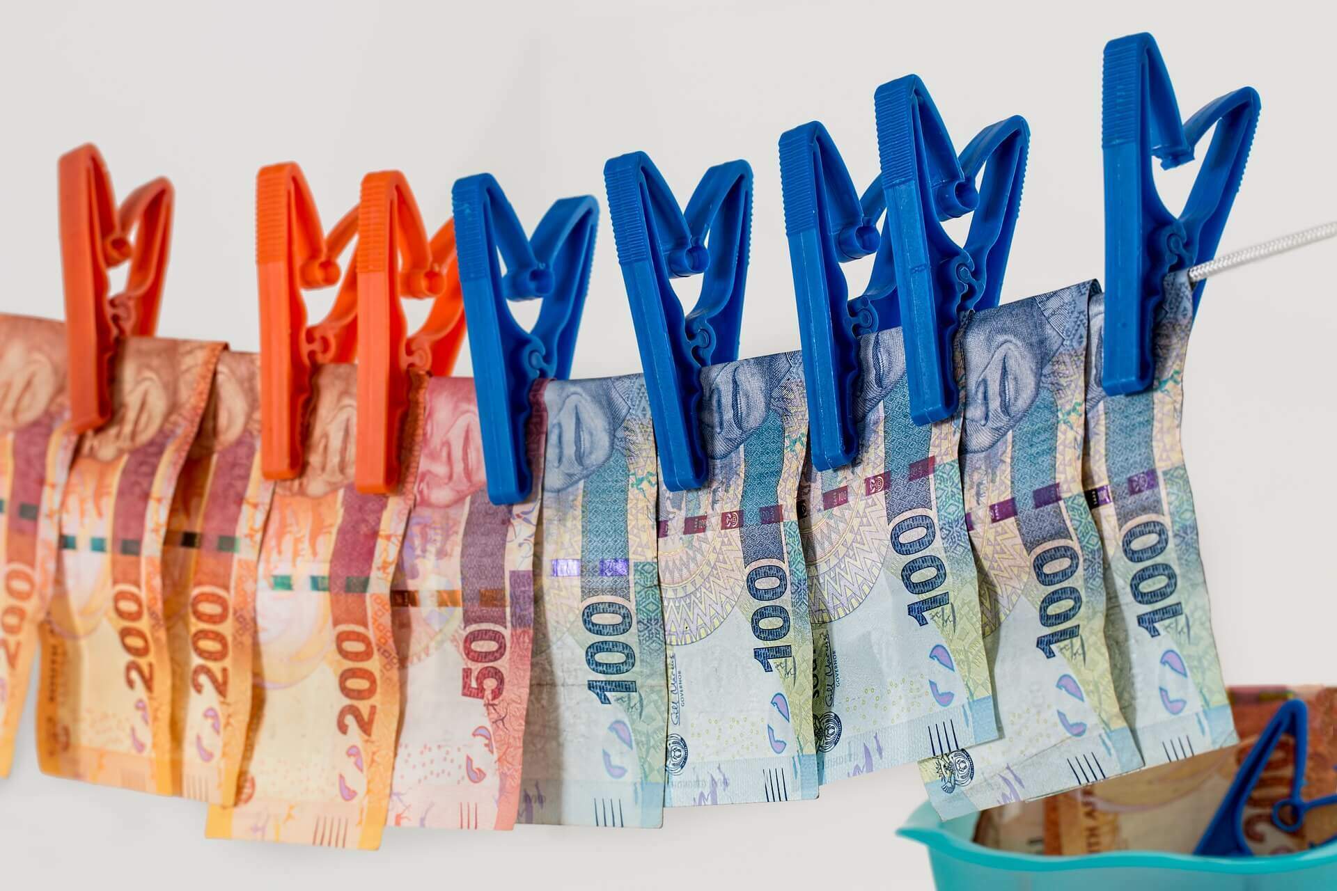 Imagem ilustrativa de lavagem de dinheiro, um dos alvos de investigação do COAF