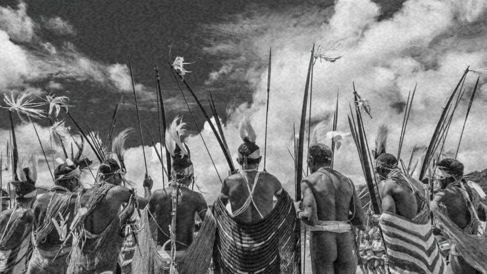 Imagem de um grupo indígenas representando os direitos indígenas no Brasil