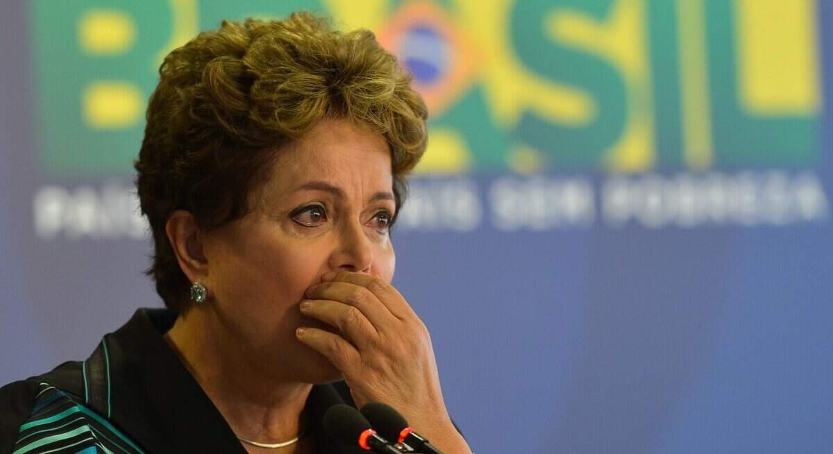 Presidente Dilma Rousseff emocionada ao receber o relatório final da Comissão Nacional da Verdade.