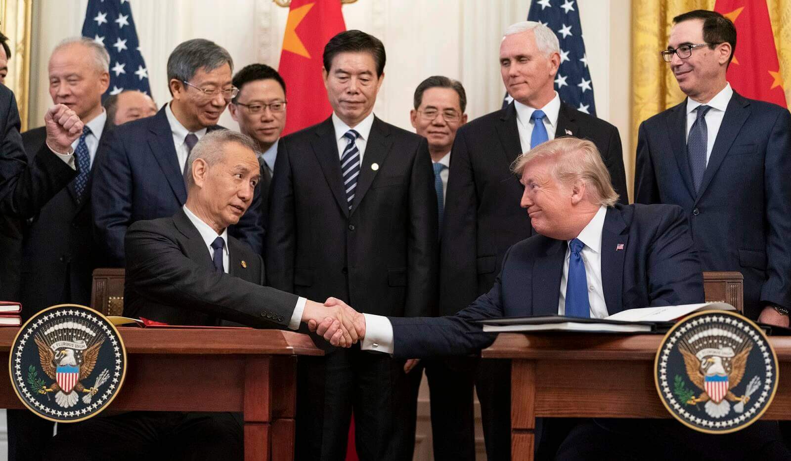 Na imagem, os presidentes da China e dos Estados Unidos apertam as mãos. Conteúdo sobre China e Estados Unidos.