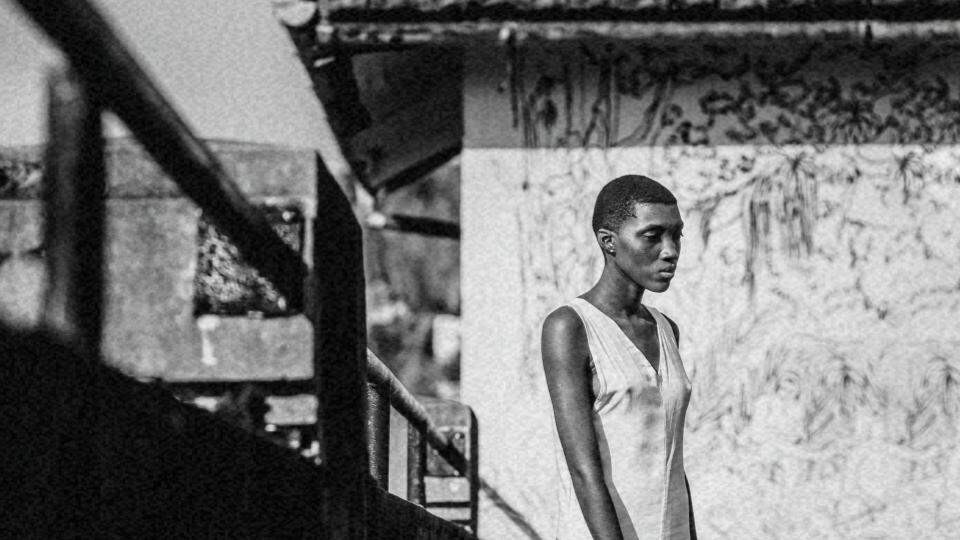 Imagem de uma mulher negra representando a desigualdade racial no Brasil