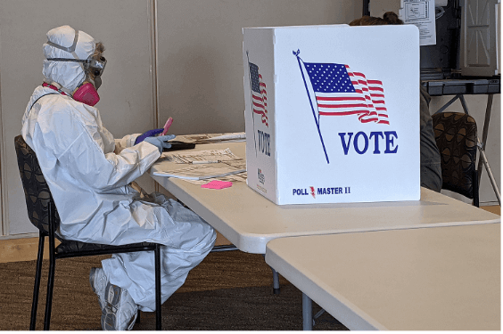Com toda a segurança, a inspetora-chefe das eleições,dirige um local de votação em Kenosha, Wisconsin, EUA, para as primárias presidenciais em 7 de abril. Fonte: DEREK R. HENKLE / AFP VIA GETTY IMAGES