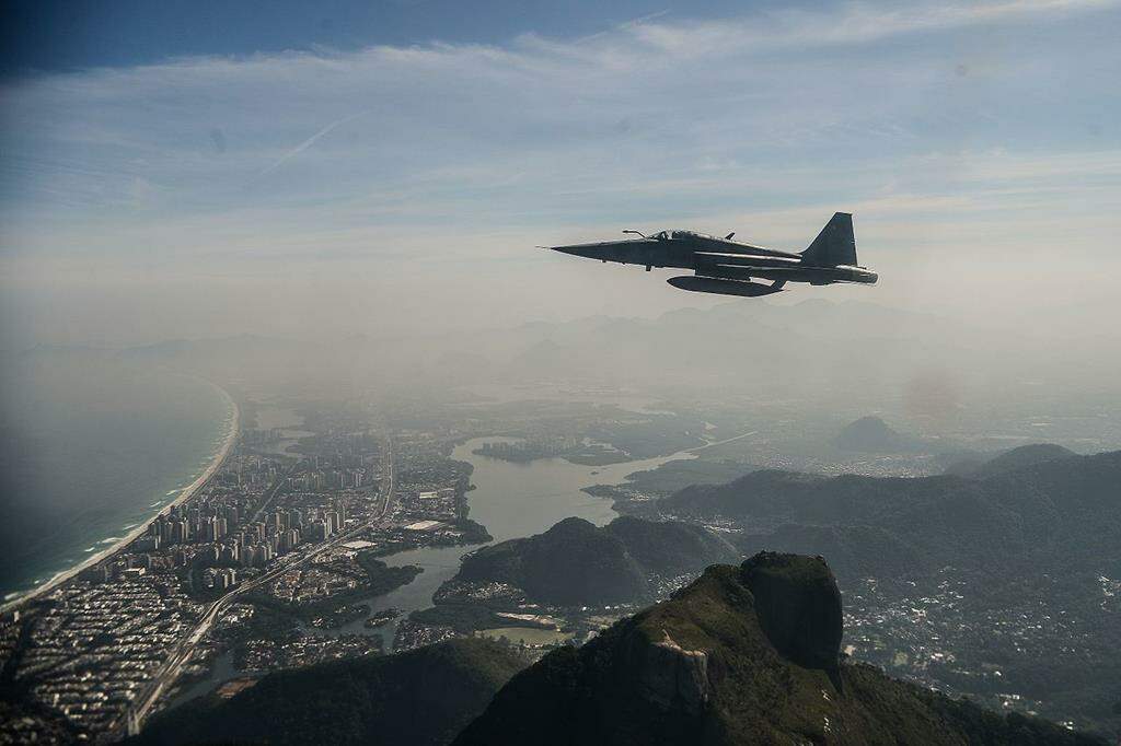 A Força Aérea Brasileira (FAB) faz treinamento de interceptação aérea para os Jogos Olímpicos de 2016 (Foto: Tomaz Silva | Agência Brasil).