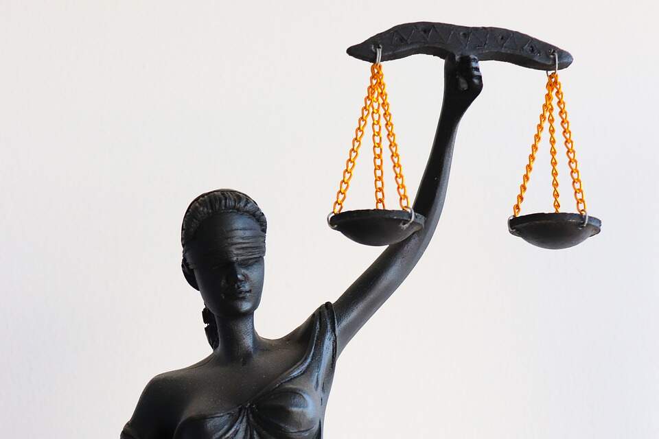 "Deusa da justiça" - Publicidade dos atos processuais | Artigo Quinto
