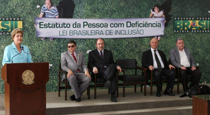 Cerimônia de sanção da lei brasileira de inclusão