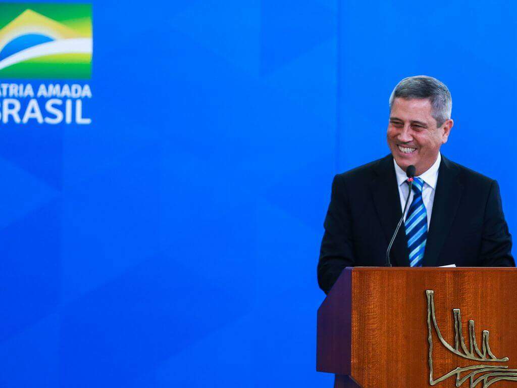 Na imagem, ministro da casa civil durante discurso em pé. Conteúdo plano Pró-Brasil