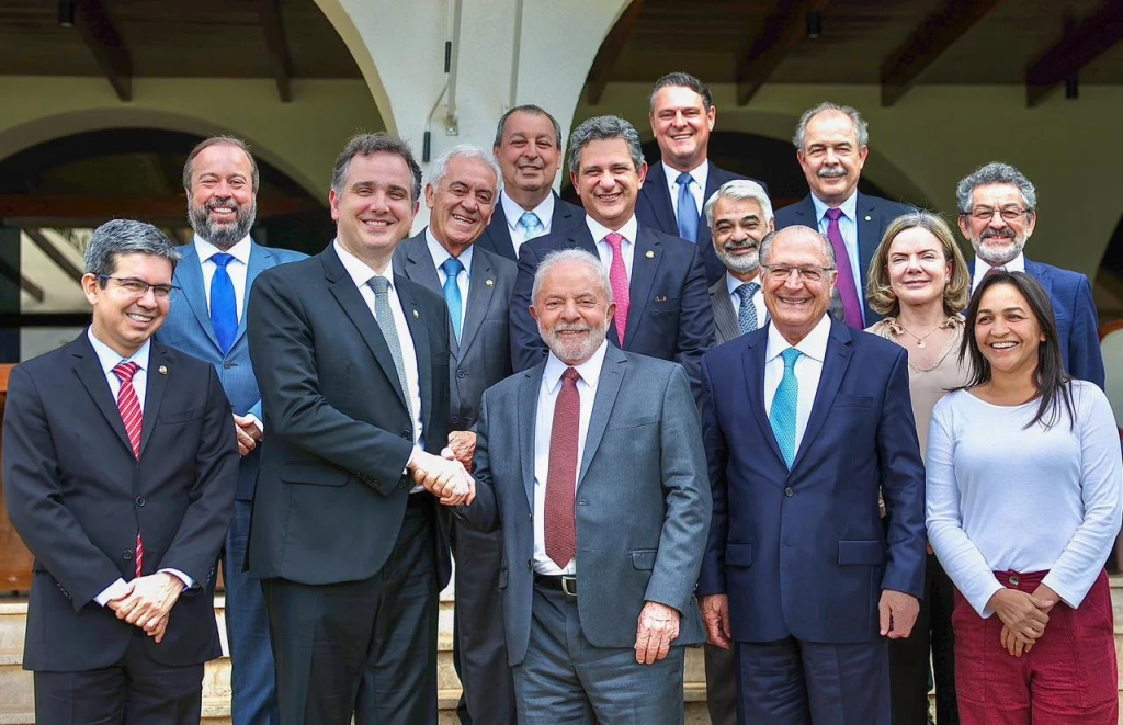 Equipe de transição de Lula tem 290 indicados sob coordenação de