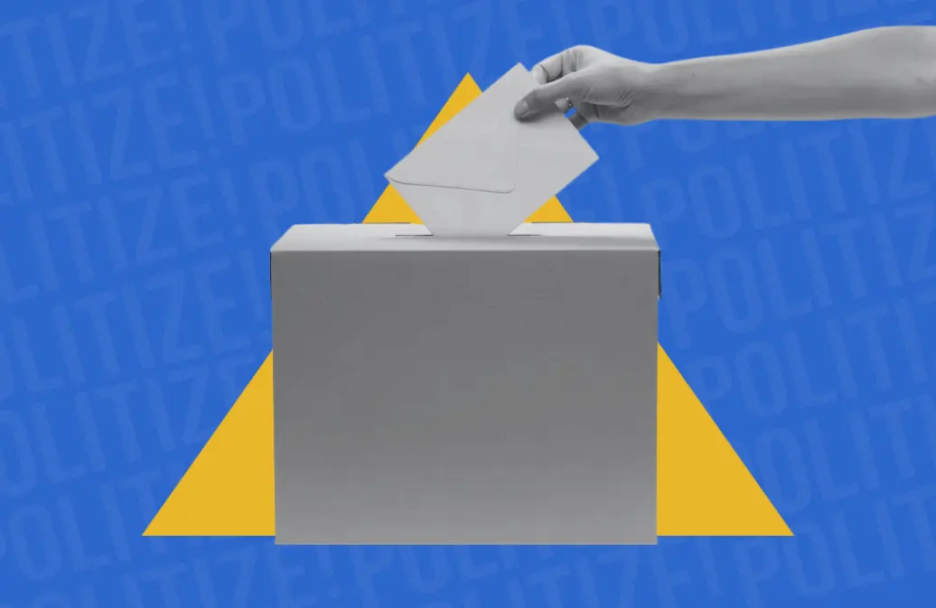 Um envelope sendo inserida dentro de uma urna