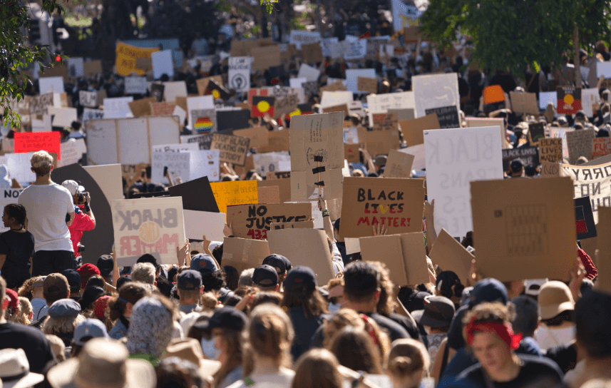 Protestos Antirracistas em Queensland, Austrália, em 6 de junho. (Foto: AndrewMercer via Wekimedia Commons)