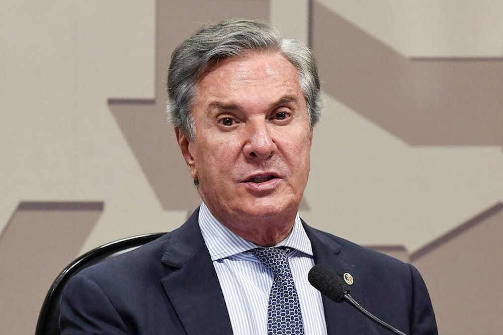 Fernando Collor na imagem. Texto sobre prisão de Fernando Collor.