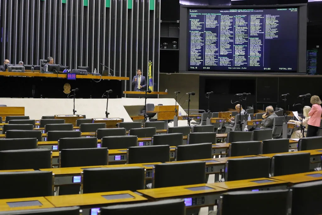 Texto: Recesso parlamentar: por que os parlamentares tiram férias?