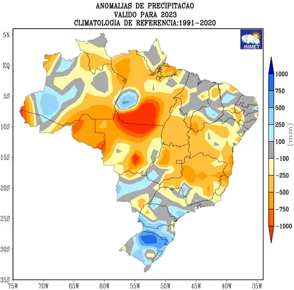 Imagem de um mapa do Brasil analisando anomalias de precipitação (chuva) em 2023