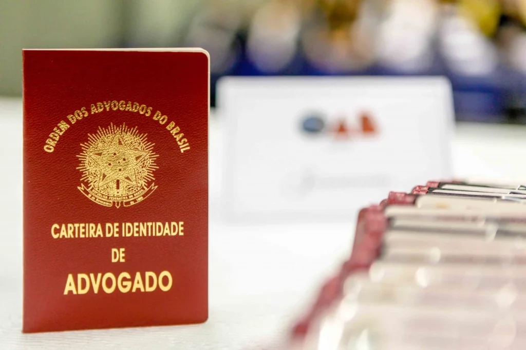 Imagem de uma carteira oficial da Ordem dos Advogados do Brasil (OAB).