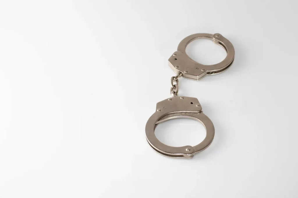 Imagem de algemas. Texto sobre narcocultura.
