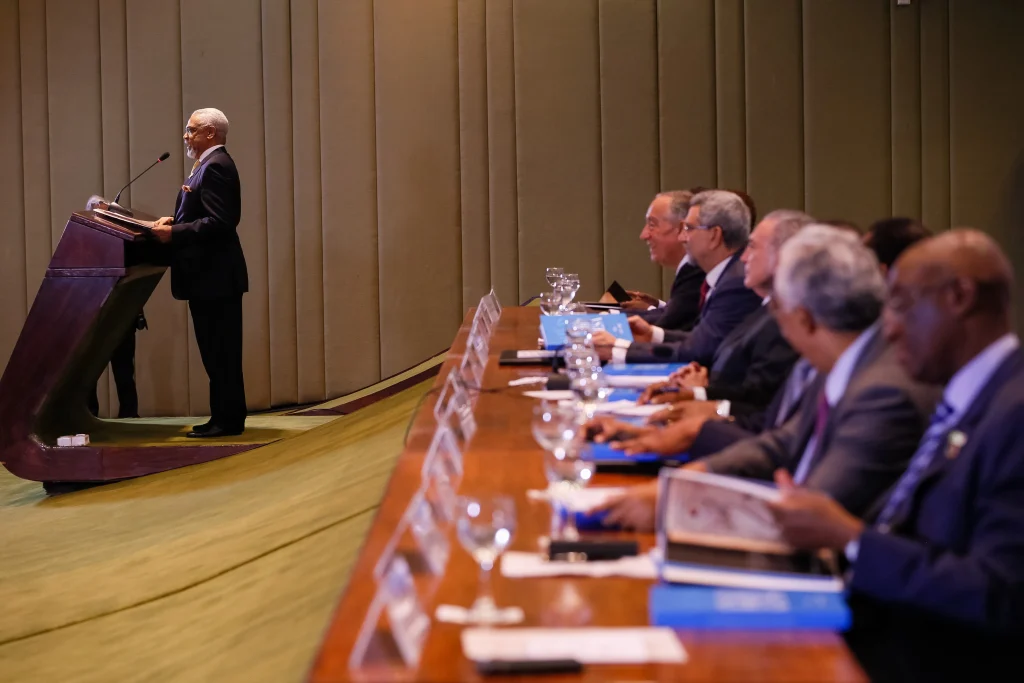 Participar de sessões ao lado de grandes lideranças do setor público é uma das vantagens das carreiras jurídicas.