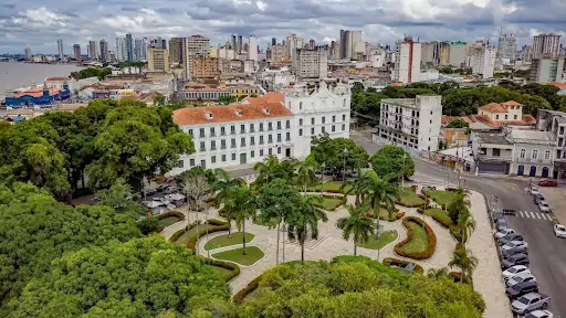 Imagem do centro histórico de Belém do Pará. Texto: Conferência do Clima 2025: o que esperar da COP30 em Belém?