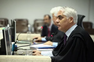 Desembargador(a): o que faz e como seguir essa carreira?